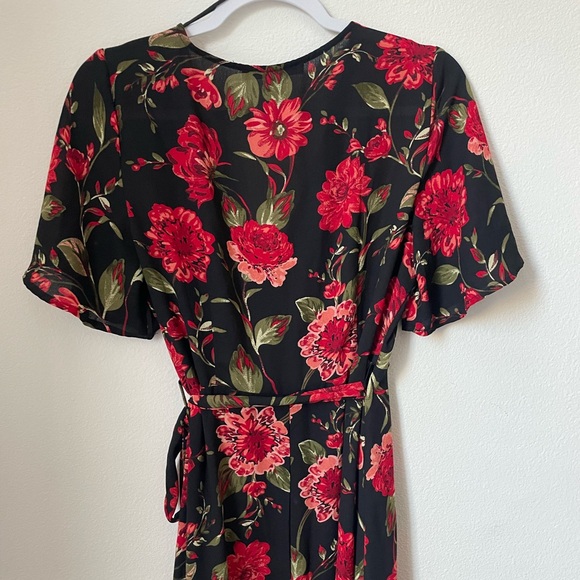 Forever 21 Contemporary Gorgeous Black & Red Floral Tie Wrap Dress Size Large - Picture 2 of 8